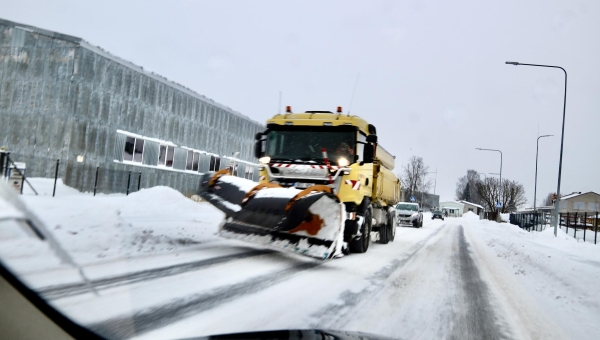 Verstoni sahkauto pühapäeval teel tööle. FOTO: Kalev Annom